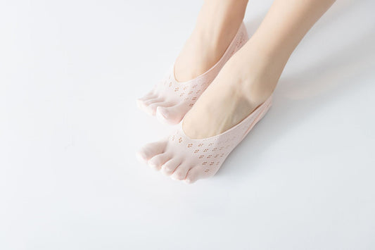 Breathable, Thin, and Invisible Boat Socks with a Split Toe Design