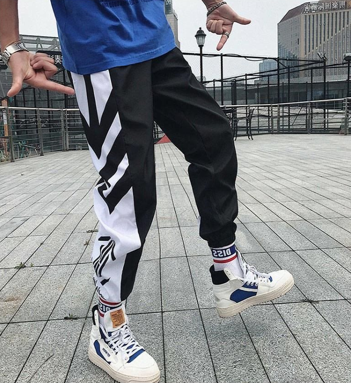 Versatile Loose-Fit Sports Pants for Comfort and Style