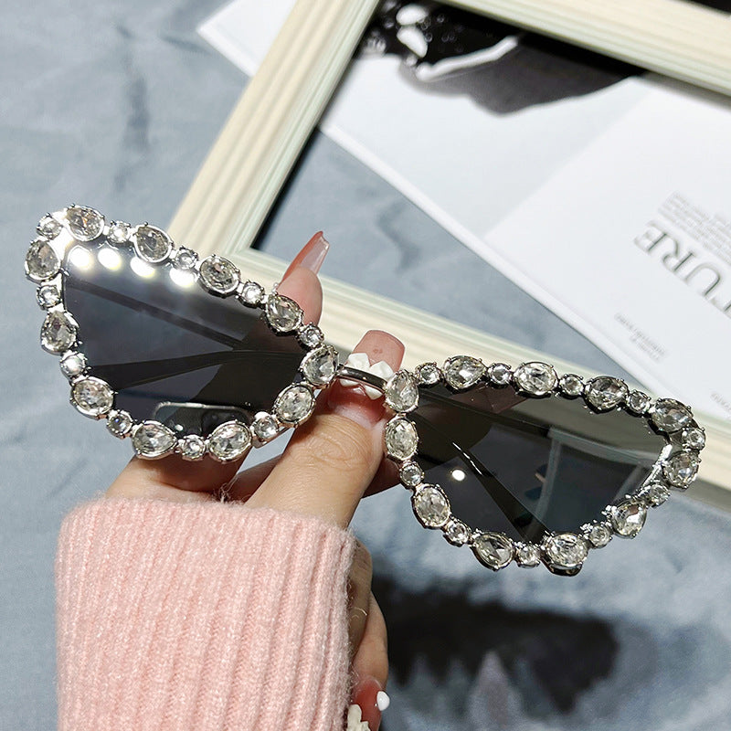 Diamond-Adorned Cat-Eye Sunglasses-Elegant Eyewear for Chic Style
